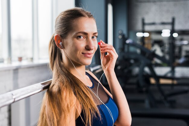 Portrait, femme, gymnase