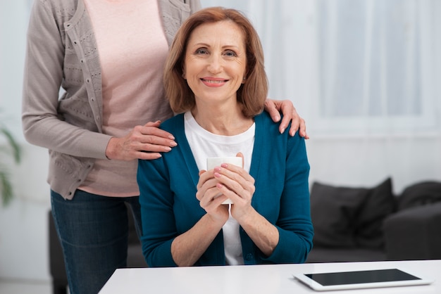 Portrait de femme mature souriante