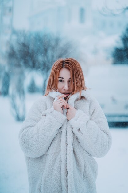 Portrait, femme, modèle, dehors, première neige