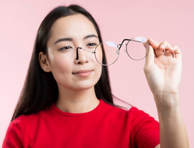 Portrait, femme, regarder, lunettes