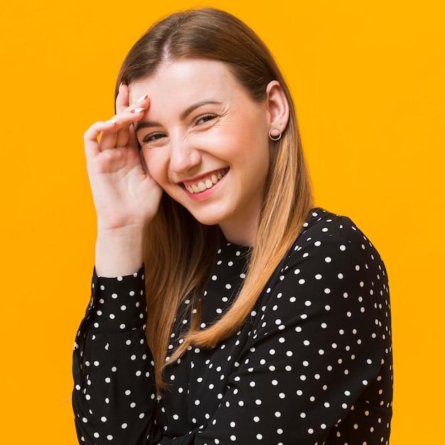 Portrait de femme en riant