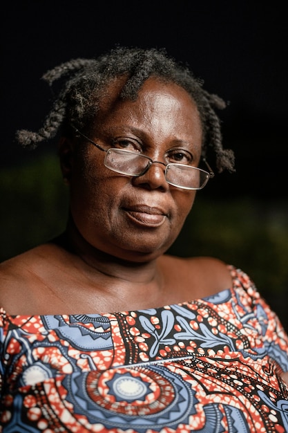 Portrait de femme senior africaine