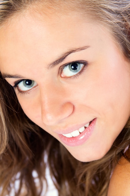 Photo gratuite portrait de femme souriante