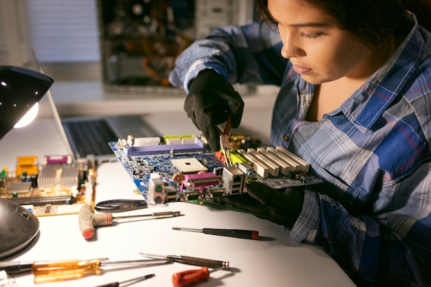 Portrait de femme travaillant