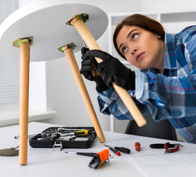 Portrait de femme travaillant