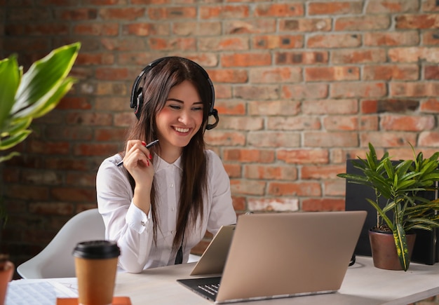 Portrait de femme travailleur du service client