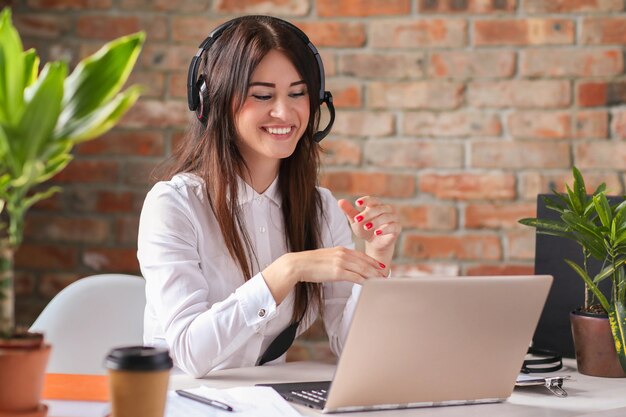 Portrait de femme travailleur du service client