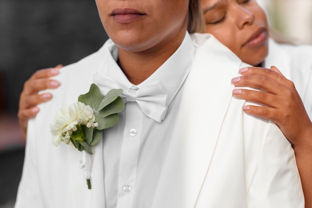 Photo gratuite portrait de femmes lesbiennes lors de leur cérémonie de mariage