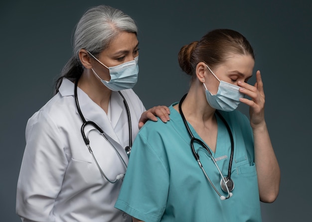 Portrait de femmes médecins assidues