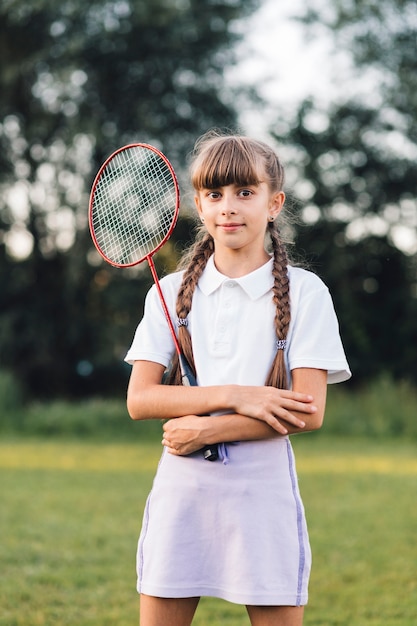 Portrait, fille, tenue, badminton, parc