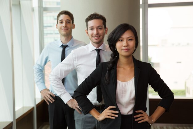 Portrait de gens d&#39;affaires dans le bureau 1