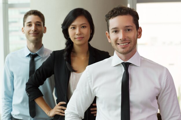 Portrait de gens d&#39;affaires dans le bureau 2