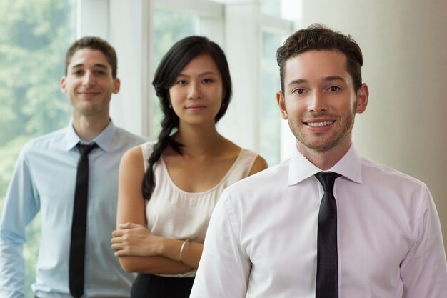 Portrait de gens d&#39;affaires dans le bureau 3