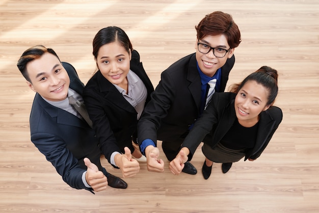 Photo gratuite portrait de gestionnaires réussis