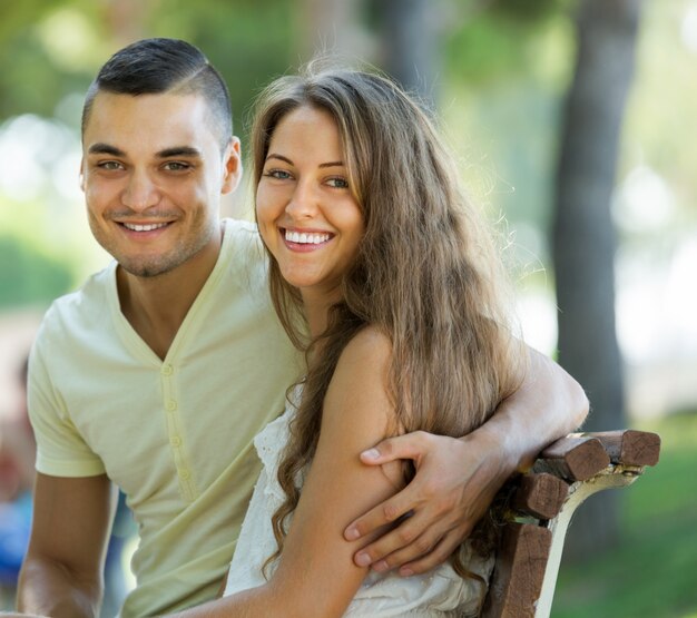 Portrait de l&#39;heureux couple d&#39;amoureux