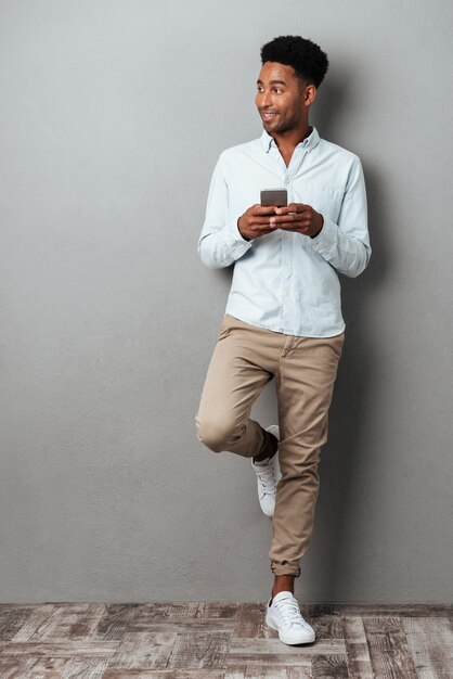 Portrait d'un homme afro-américain souriant