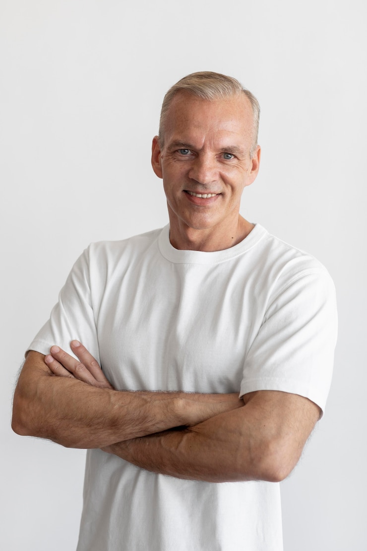 Photo gratuit portrait d'homme d'âge moyen confiant