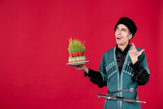 Portrait D'un Homme Azéri En Costume Traditionnel Avec Semeni En Vacances Rouge Danseur Novruz Ethnique