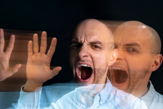 Portrait d'un homme souffrant de schizophrénie