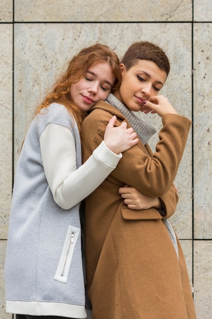 Photo gratuite portrait de jeune femme ensemble