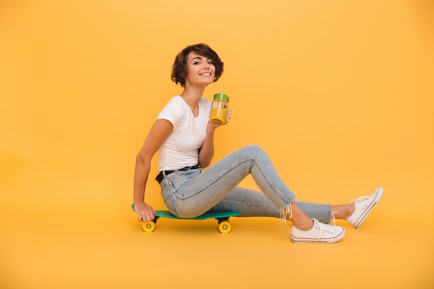 Portrait d'une jeune femme heureuse