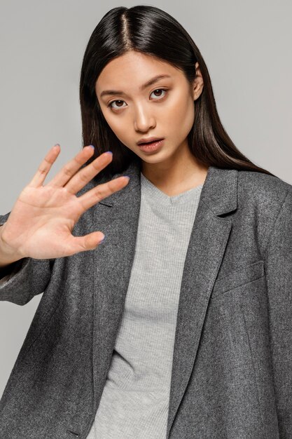 Portrait jeune femme japonaise avec veste