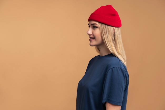 Portrait d'une jeune femme souriante