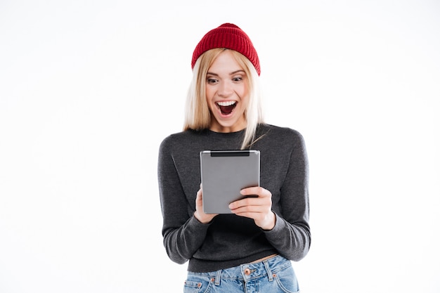 Portrait d'une jeune femme surprise choquée