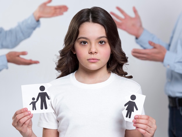 Portrait de jeune fille triste pour le divorce des parents