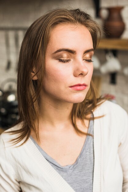 Portrait, jeune, lesbien, couple, oeil, fermé