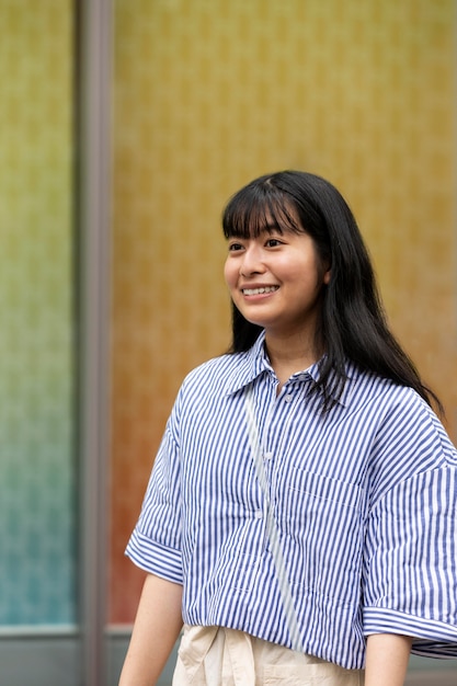 Portrait de jeune personne asiatique