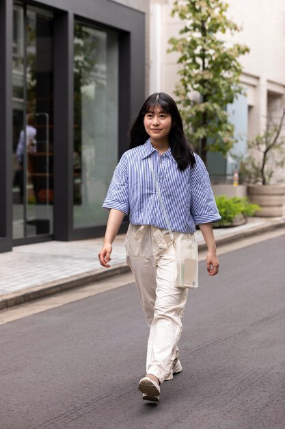 Portrait de jeune personne asiatique