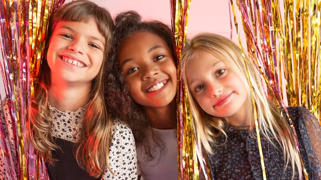 Portrait de jeunes filles à la fête