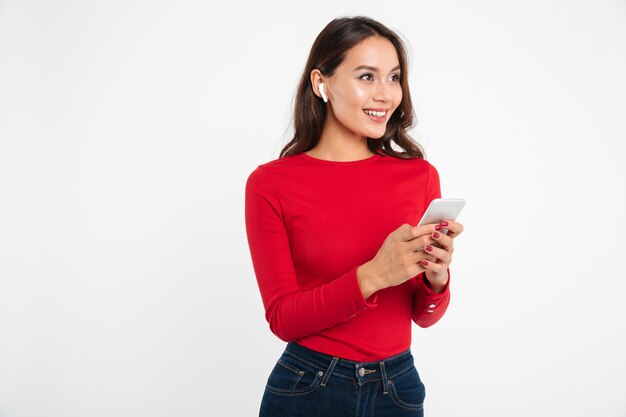 Portrait d'une jolie jeune femme asiatique