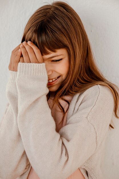 Portrait de jolie petite fille