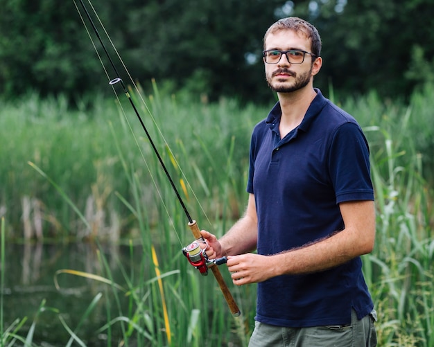 Portrait, de, mâle, tenue, canne à pêche