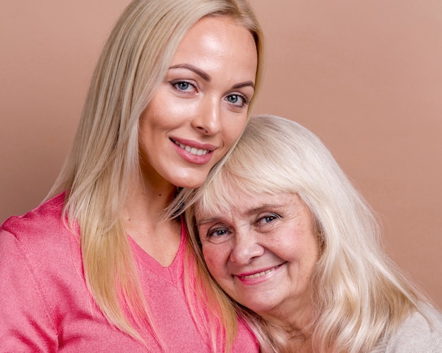 Photo gratuite portrait, de, mère fille, gros plan