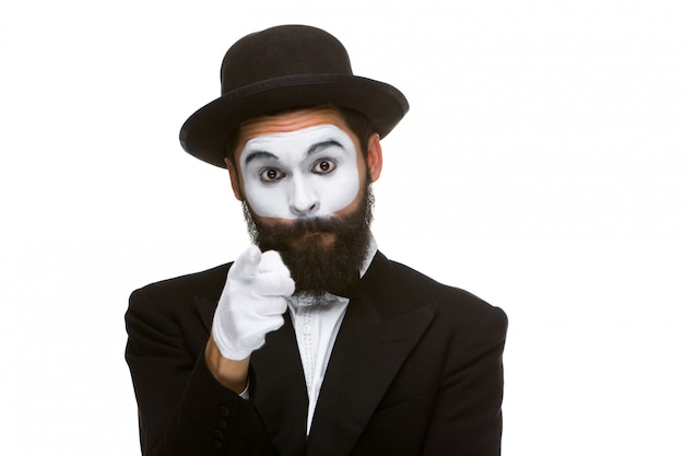 Photo gratuite portrait de mime avec doigt pointé