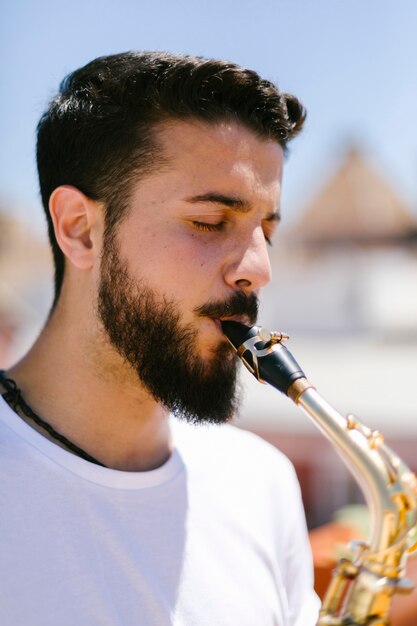 Portrait de musicien barbu portrait