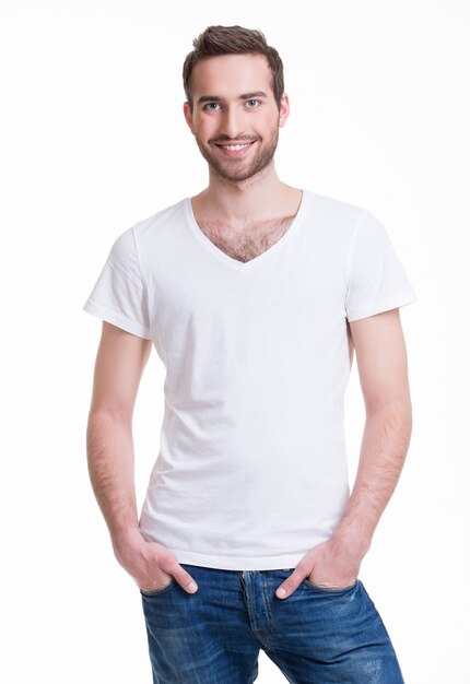 Portrait of smiling happy man in casuals - isolé sur blanc