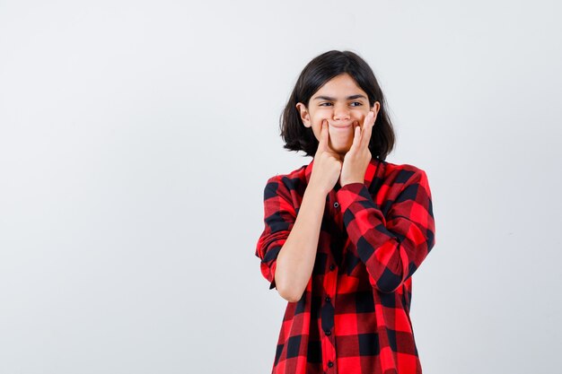 Portrait d'une petite belle fille