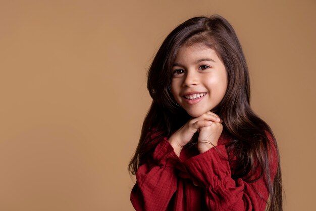 Portrait souriant de petite fille asiatique