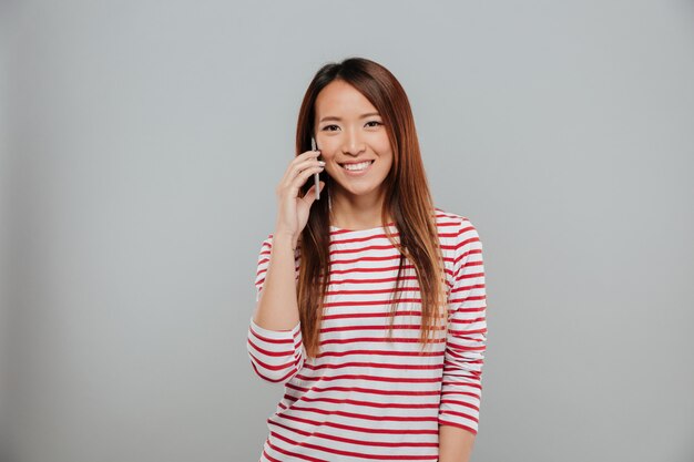 Portrait, Sourire, asiatique, girl, conversation, mobile ...