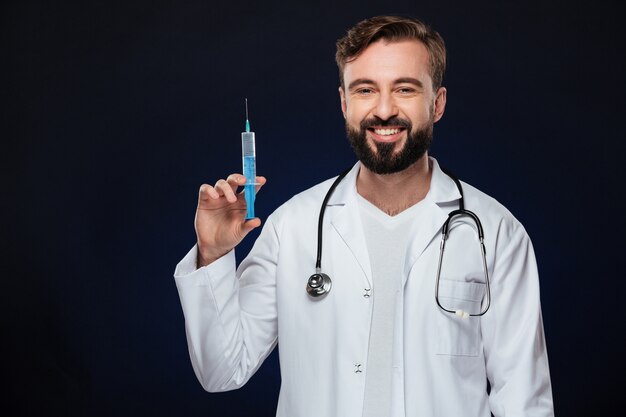 Portrait, de, a, sourire, docteur masculin, habillé, dans, uniforme