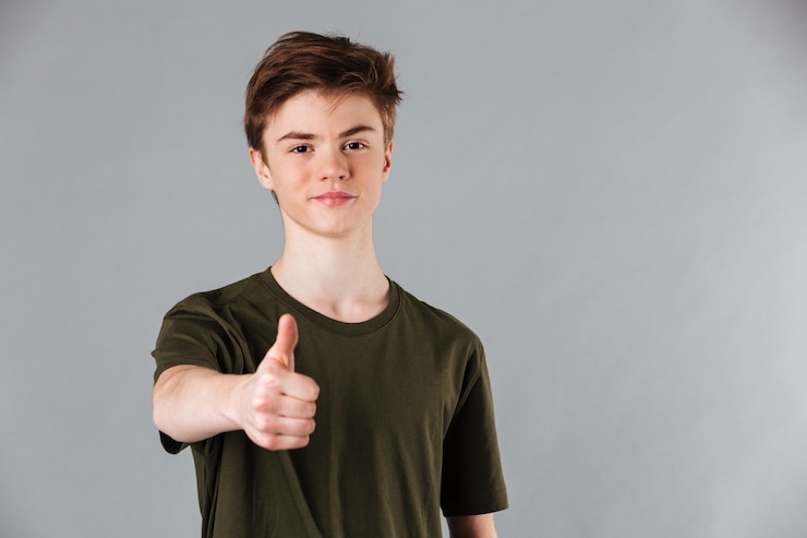 Photo gratuit portrait, sourire, mâle, adolescent