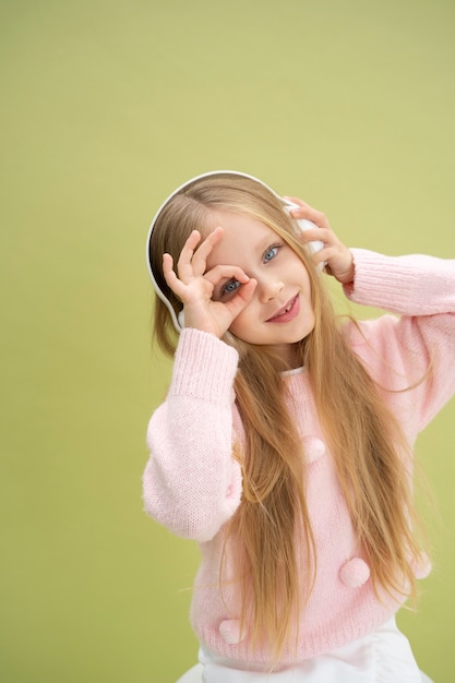 Portrait de studio enfant isolé