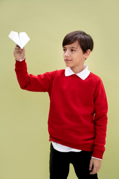 Photo gratuite portrait de studio enfant isolé