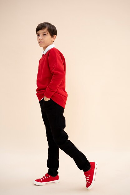 Portrait de studio enfant isolé