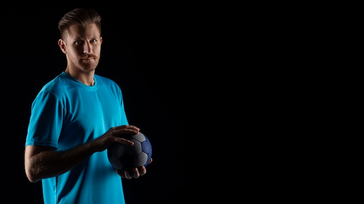 Photo gratuit portrait en studio d'un joueur de handball