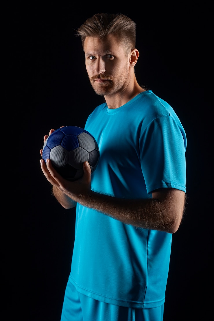 Photo gratuit portrait en studio d'un joueur de handball